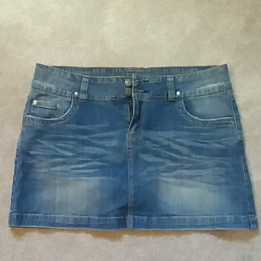 Hydraulic denim skirt